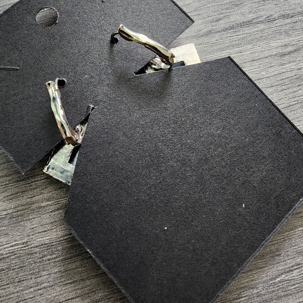 Women's earrings - Picture 2 of 2